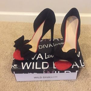 Wild-Diva Evelyn Bow Pumps Size 10 New